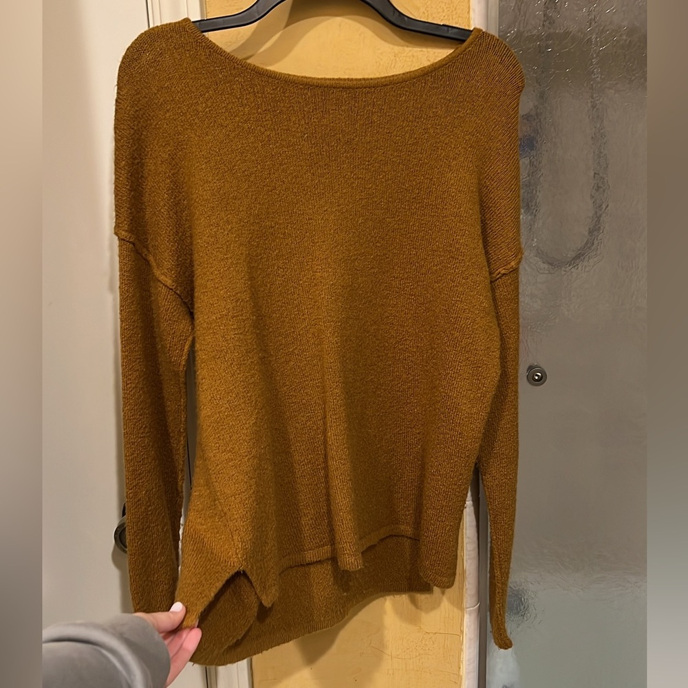 Medium sweater. Taken well care of :)